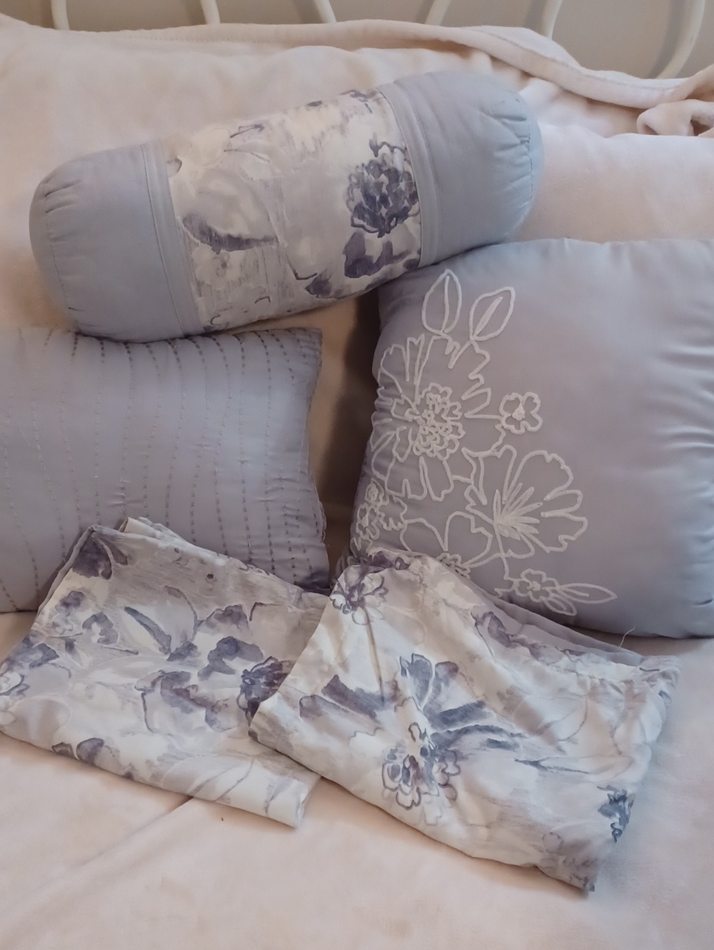 5 Piece Bed Pillow Set By Eva Longoria
